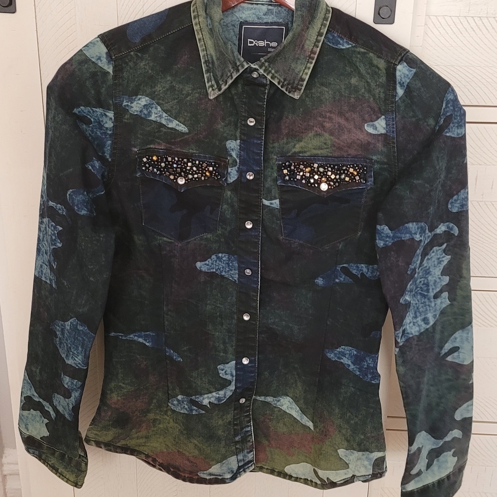 Doshe button down stone blsouse